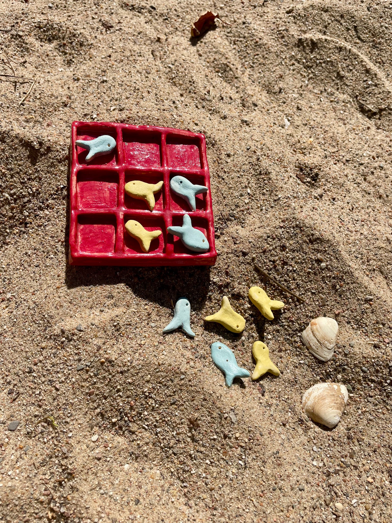 Tic Tac To(e)n – Handgemachtes Keramikspiel mit Stoff-Säckchen